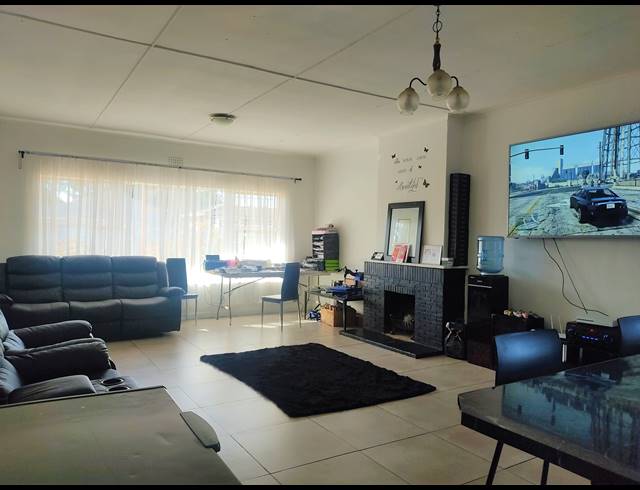 3 BEDROOM HOUSE FOR SALE IN SILVER OAKS